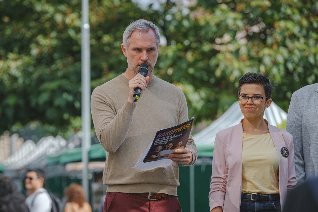 Končící vláda projedná pirátské protikorupční a prorodinné návrhy. Piráti je pak zařadí na jednání Sněmovny